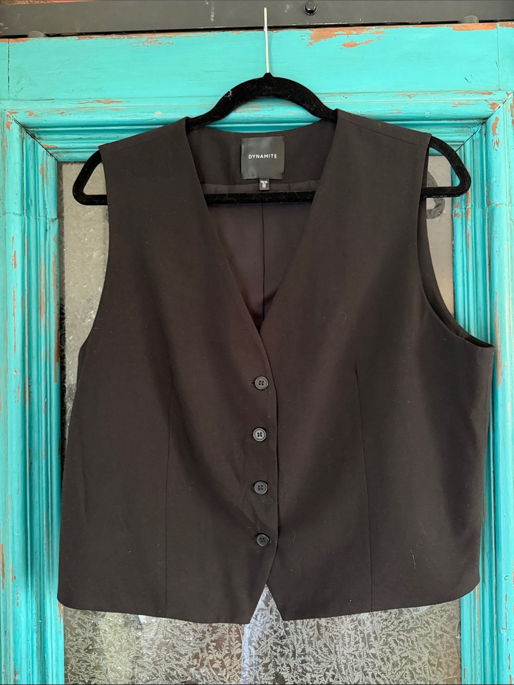 Dynamite Black Button-Front Sleeveless Vest
